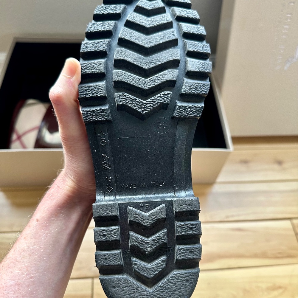 Women's 7.5 Burberry Rainboots - Picture 4 of 4